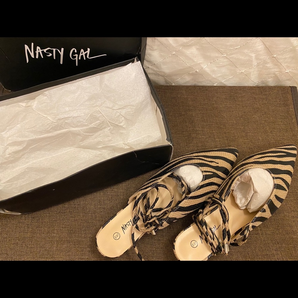 NWB ankle lace up flats